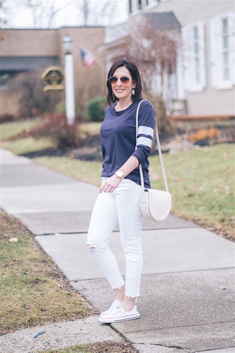 5 Cute And Practical Soccer Mom Outfits