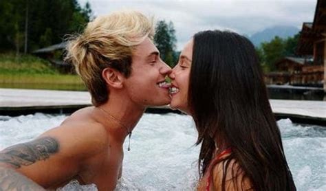 Alberto rossi (livorno, 17 maggio 1966) è un attore italiano, noto al pubblico televisivo per il personaggio di michele saviani di un posto al sole Paola Di Benedetto, fidanzata Federico Rossi: una storia ...