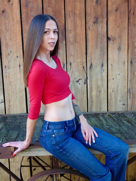 Red 34 Sleeve Crop Top Form Fitting Lylas Crop Etsy Norway