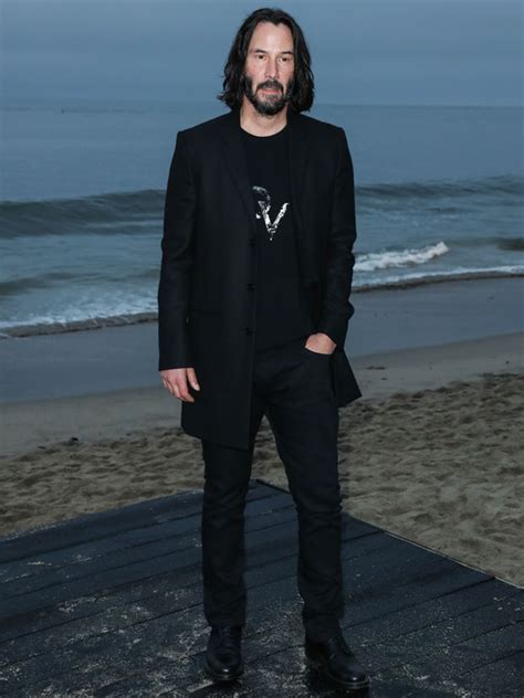 Keanu Reeves Looks Incredibly Buff While Shirtless On The Beach See Sexy New Pics News