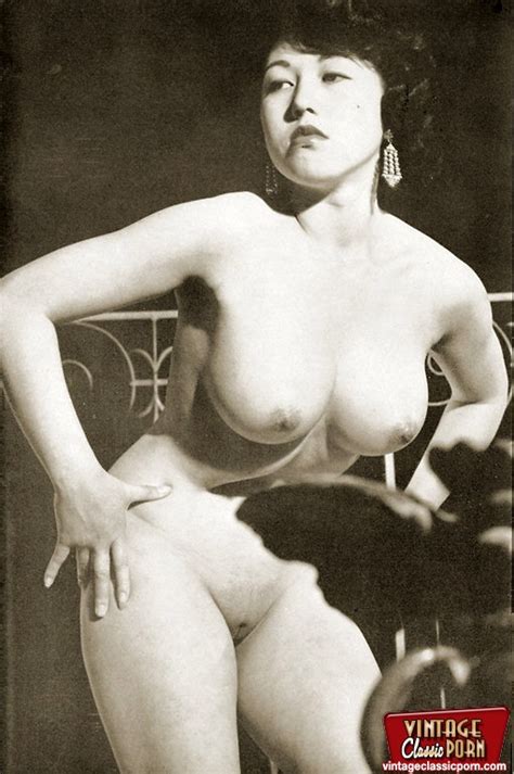 Real Professional Vintage Naked Models Posing For Camera