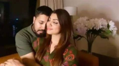 akanksha puri romantic picture with mika singh viral on internet fans ask what is