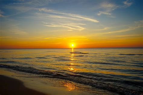 Zachód Słońca Nad Morzem Jak Słońce Zachodzi Nad Bałtykiem
