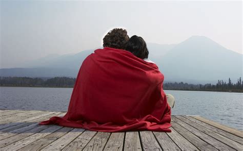 kostenlose hintergrundbilder romantik umarmung ehepaar sitzecke freizeit bilder für ihren