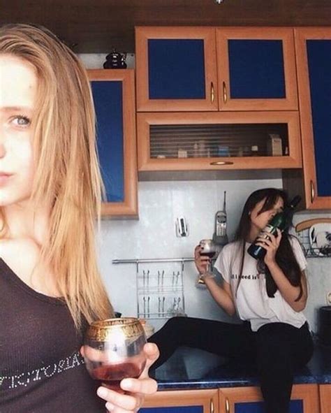 A Fun Collection Of Drunk Girls Being Drunk 21 Pics