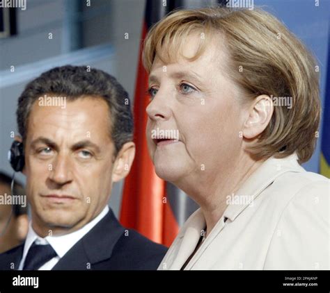 Archivbundeskanzlerin Angela Merkel Rechts Und Der Praesident Von