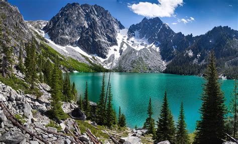 A Turquoise Alpine Lake In The Central Cascade Mountain Region Of The Washington State