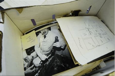 25 Photos Of The Investigation Into The Killer Clown John Wayne Gacy