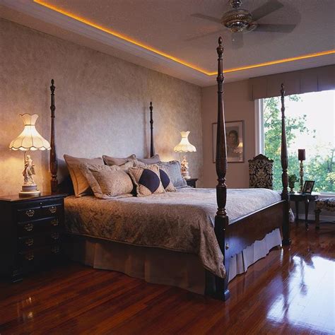 28 Master Bedrooms With Hardwood Floors Chambre à Coucher Feng Shui