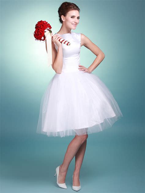 Short is an adjective which means not tall or not long. 20 Amazing Short Wedding Dresses