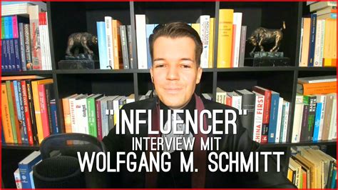 Über die filmanalyse, den wirtschaftspodcast wohlstand pinned tweet. Wolfgang M Schmitt Alter : A portrait of the movie analyst ...