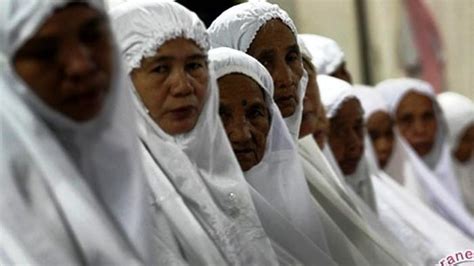 Jika waktu dan kondisinya tidak memungkinkan, kamu boleh melakukannya sendiri di rumah. Tata Cara dan Niat Shalat Tarawih Sendiri di Rumah ...