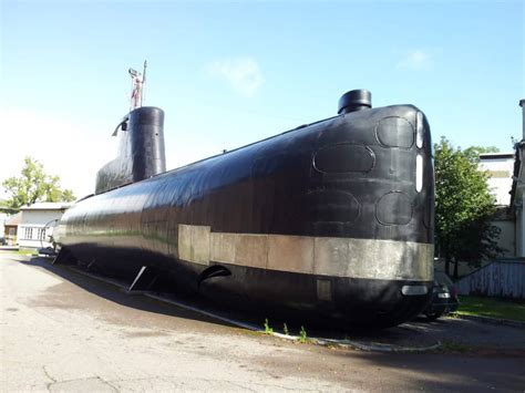 beneath the waves the world s first female submarine captain