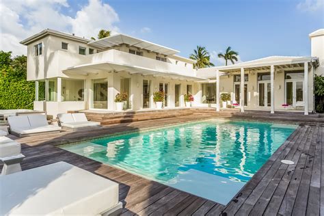 Zillow has 4,176 homes for sale in miami fl. Shakira Is Selling Her Miami Beach Estate With The Help Of ...