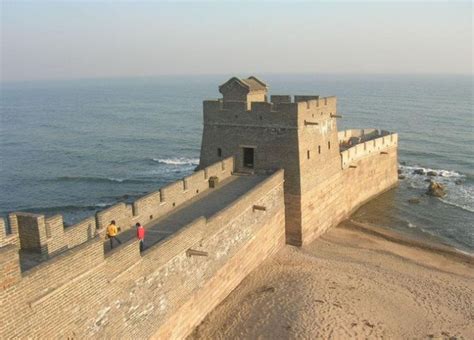 However, there is an older section, dating from the han dynasty (206 most people think of the great wall of china as a single continuous structure, built by a ruthless emperor, hundreds or even thousands of years ago and. 9 Incredible Things You Should Know About The Great Wall ...