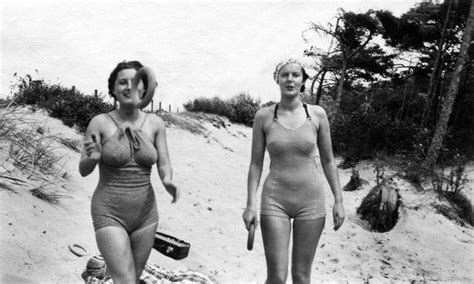 Girls At The Beach Germany 1937 Notablehistory Scoopnest