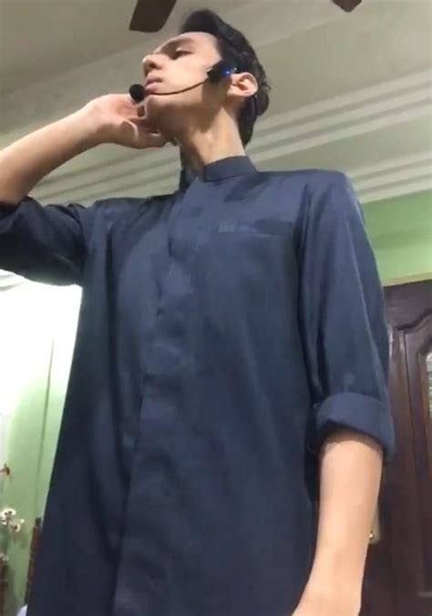 Ok, ini promo kaw kaw punya. Tengah Merdu Azan Tiba-Tiba Adik Datang Bermanja, Ramai ...