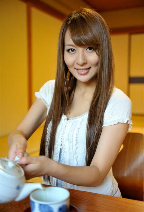 sweet and luxurious japanese av idol jessical kizaki shows her lovely body