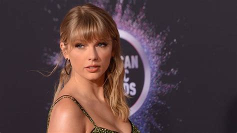 Taylor Swift Hits Out At Netflix For Lazy Deeply Sexist Joke In Ginny And Georgia