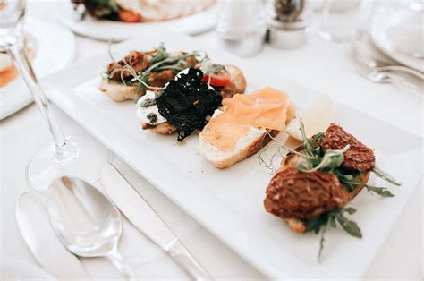 51 Wedding Food Ideas To Treat Your Guests Zola Expert Wedding Advice