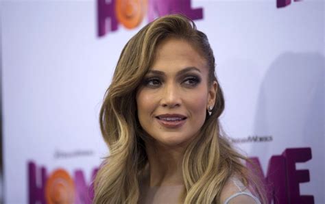 Jennifer Lopez Dating Rumors Jlo Says Shes Single After Kissing Casper Smart On American