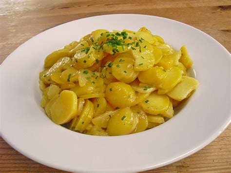 Rezepte kartoffelsalat mit mayonnaise westfälisch wie bei oma, mit pellkartoffeln, mayonnaise, gewürzgurken , gurkenwasser, senf und hart gekochten eiern. Schwäbischer kartoffelsalat Rezepte | Chefkoch.de