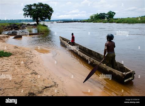 Congo River Boat Hi Res Stock Photography And Images Alamy