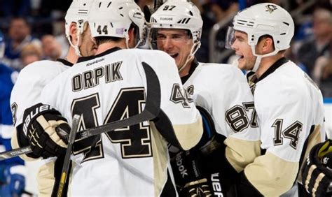 Sidney crosby took over a game colorado was dominating wednesday night at the pepsi center, recording his 11th career hat trick to enable the penguins to erase a late. Crosby shocks Bolts with eighth career hat trick | Crosby ...