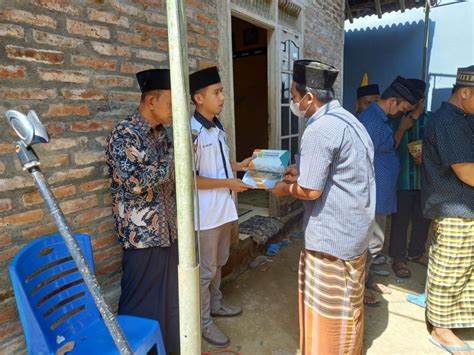 Penyerahan Akta Kematian Kepada Ahli Waris Alm Tupar Warga Dusun