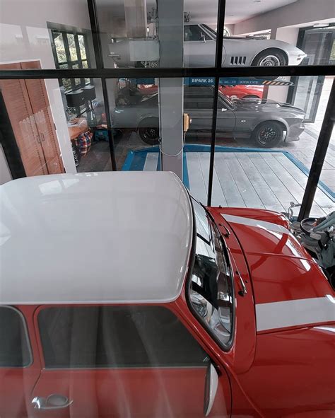 ประวัติดีเจเพชรจ้า เจ้าของฉายา ดีเจบ้าพลัง 95.5 เวอร์จิ้นฮิตซ์ ที่มีของสะสมราคา 8 หลัก อย่างรถสปอร์ตที่เจ้าตัวรักมากถึงขั้นทำที่จอดรถติดแอร์. อัลบั้มภาพ ดีเจเพชรจ้า ถอยรถ Lamborghini เข้าบ้านอีก 1 คัน ...