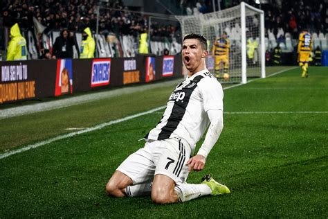 Криштиа́ну рона́лду душ са́нтуш аве́йру (порт. Cristiano Ronaldo Salary 2020: What Juventus And Nike Are Paying Ronaldo In Italy