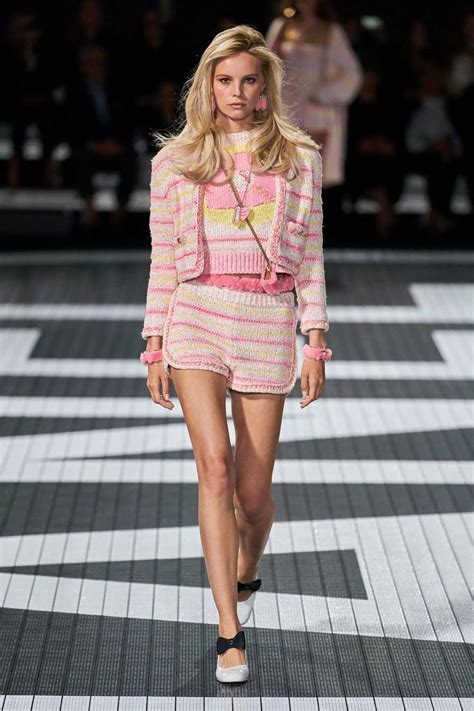 Chanel Cruise 2024 Resort Los Angeles Runway Magazine ® Official