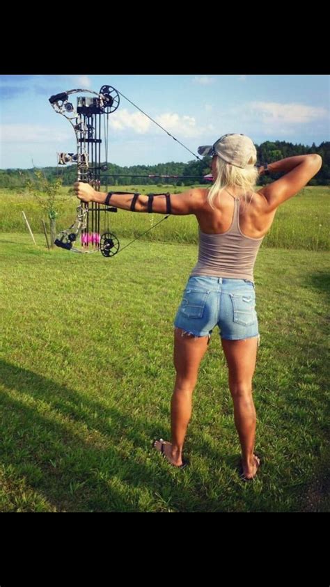 Pin By Jake On Country Girls Bow Hunting Women Hunting Women