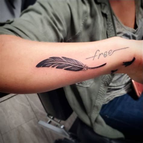 Discover Wrist Feather Tattoo Best Esthdonghoadian