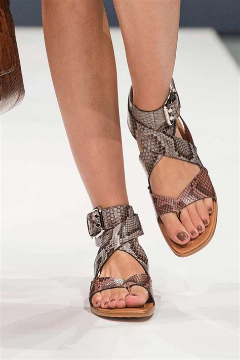 Er staan 37588 zomer schoenen te koop op etsy, en gemiddeld kosten ze € 53,98. Zomerschoenen 2017. Géén teenslippers maar wél badslippers ...