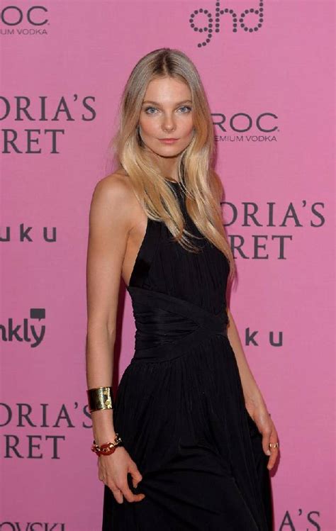 Her birthday, what she did before fame, her family life, fun trivia facts, popularity rankings, and more. Ezt viselte Mihalik Enikő a Victoria's Secret afterpartin