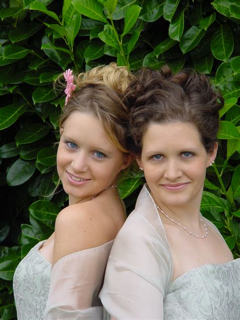 Filetwo Bridesmaids Curly Updos Wikimedia Commons