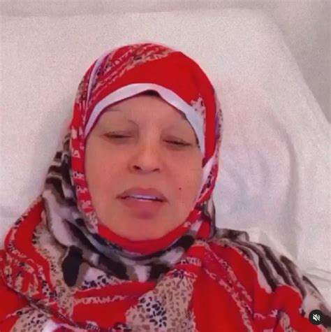 فيفي عبده كشفت الفنانة فيفي عبده عن تعرضها للمعاكسة من الكثيرين، قائلة: مصر.. فيفي عبده تفاجئ الجميع وتنشر فيديو تكشف فيه عن سبب اختفائها