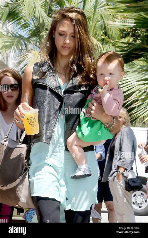 Jessica Alba And Haven Garner Warren Banque De Photographies Et D