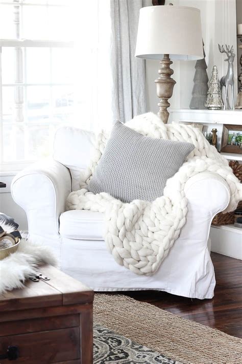 Fashion coverlet in chevron / herringbone pattern. 19 Winter Home Decor Ideas for a Cozy Space
