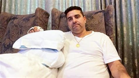 what happened to buddy valastro s hand cake boss star reveals 95 recovery from gruesome