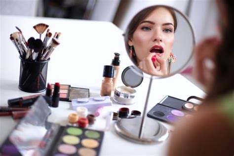 Ini Nih 30 Rekomendasi Brand Makeup High End Favorit Para Artis Dunia