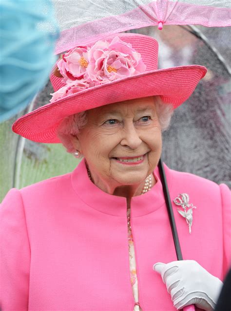 Queen Elizabeth Ii Photos Photos Queen Elizabeth Ii Hosts Garden Party At Buckingham Palace