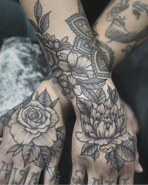 Amazing Hand Tattoos By Tattoo Artist Amy Colleen Follow Her On Ig Amycoleentattoos Hand