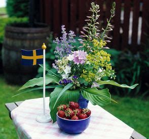 We regularly add new gif animations about and. Happy midsummer / Glad midsommar #sweden