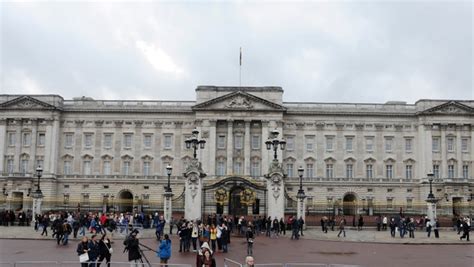 British Monarchy Has Assets Worth €32bn