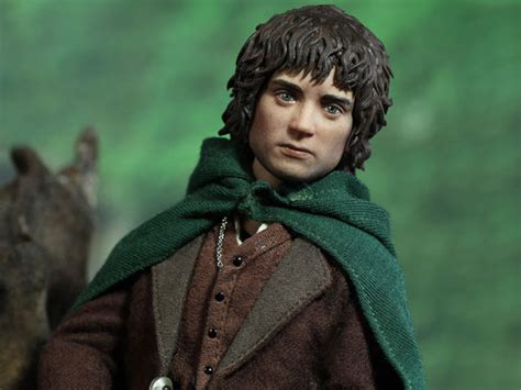 The Lord Of The Rings Frodo Baggins Slim Ver 16 Scale