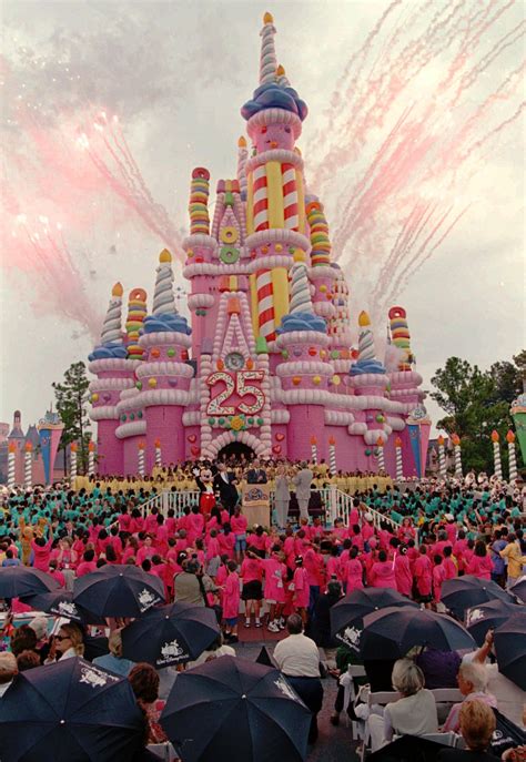 15 Photos Show How Disney Worlds Cinderella Castle Has Changed