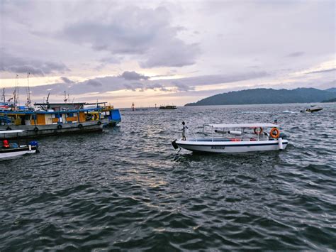 Kota kinabalu şehir merkezini kendiniz yürüyerek veya 2 saat süren kk heritage walk adı verilen rehberli turlara da katılabilirsiniz. Budak Letrik: 180 Hours Trans Borneo Backpacking : Jalan ...