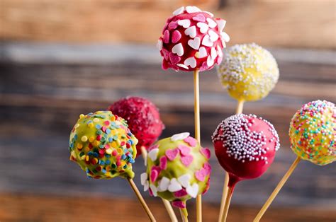 This recipe uses about 1/3 of a box of cake mix in order to coat & decorate the cake pops. Cake Pops Recipe Using Silicone Mould : Cake pops are ...